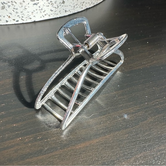 Metal Claw Clip - Picture 3 of 3